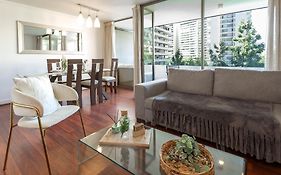 Departamento a pasos del Parque Arauco con piscina en Las Condes con Aire Acondicionado